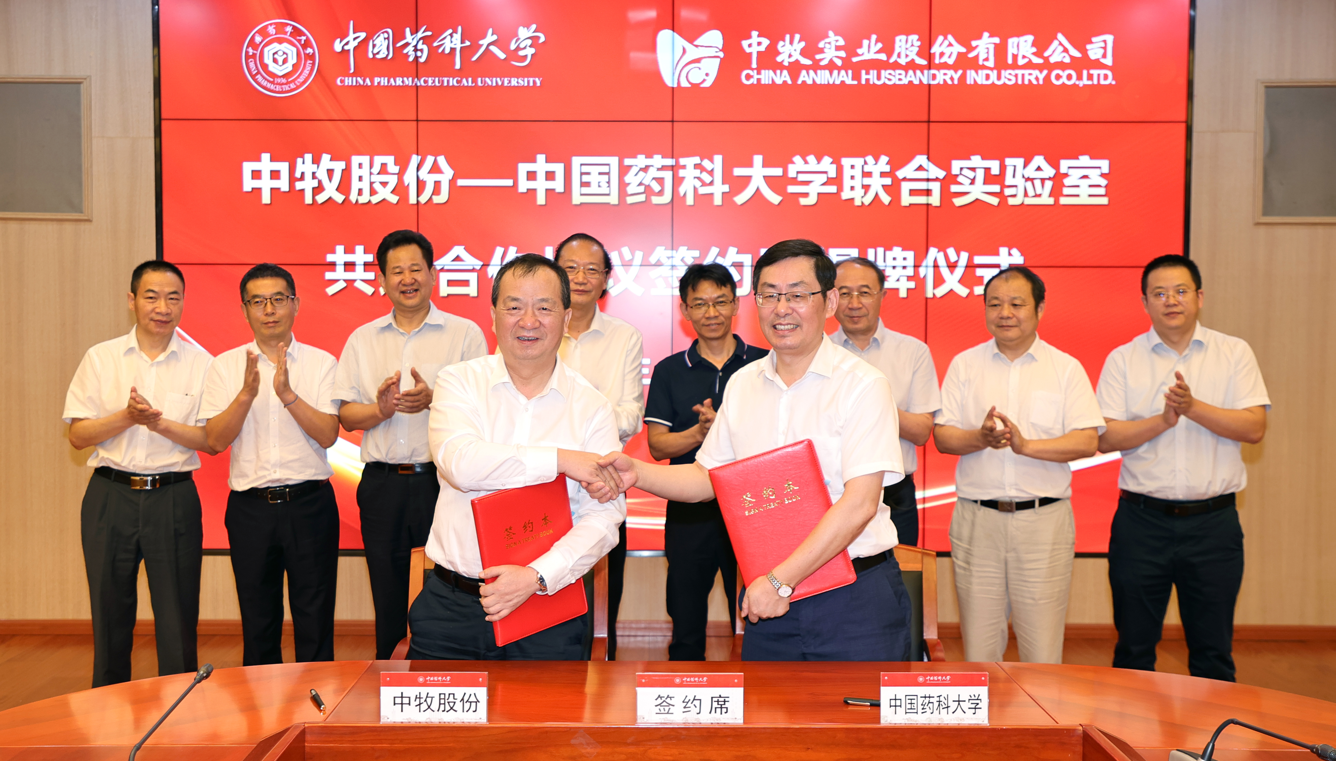 签约.jpg 签约.jpg