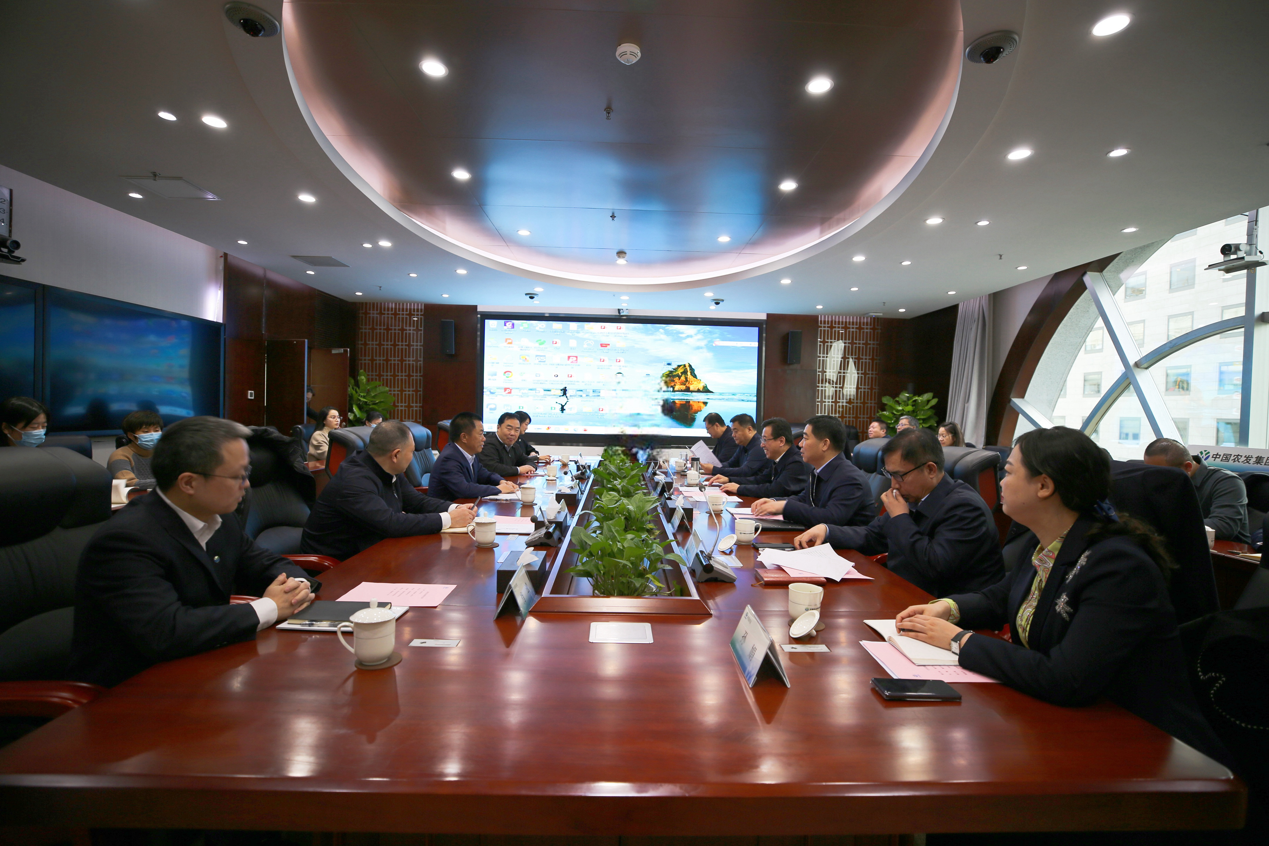 会见照片2_副本.jpg 会见照片2_副本.jpg