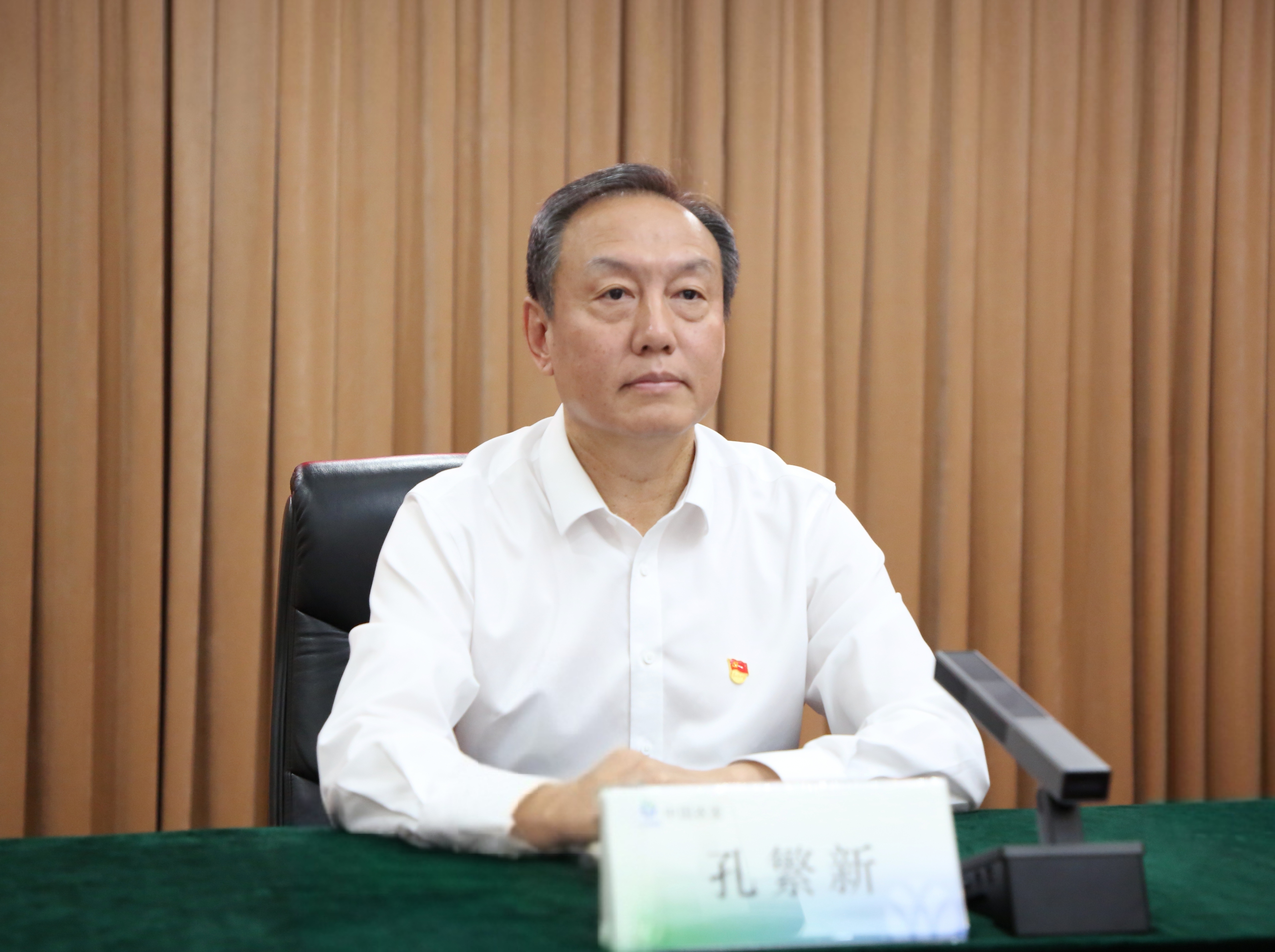 孔总讲党课单人照.jpg